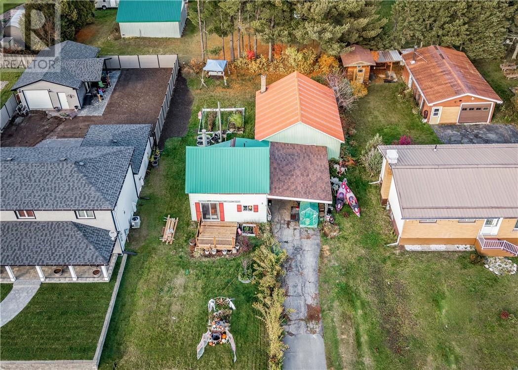 5 Rutland, Warren, ON - Outdoor