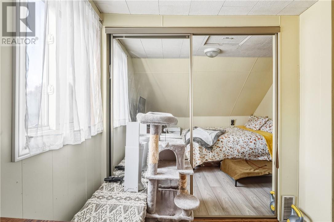 5 Rutland, Warren, ON - Indoor