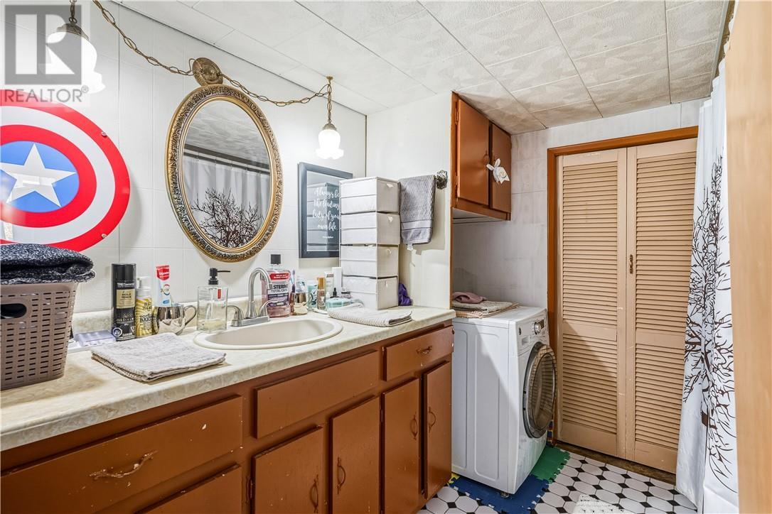 5 Rutland, Warren, ON - Indoor Photo Showing Laundry Room