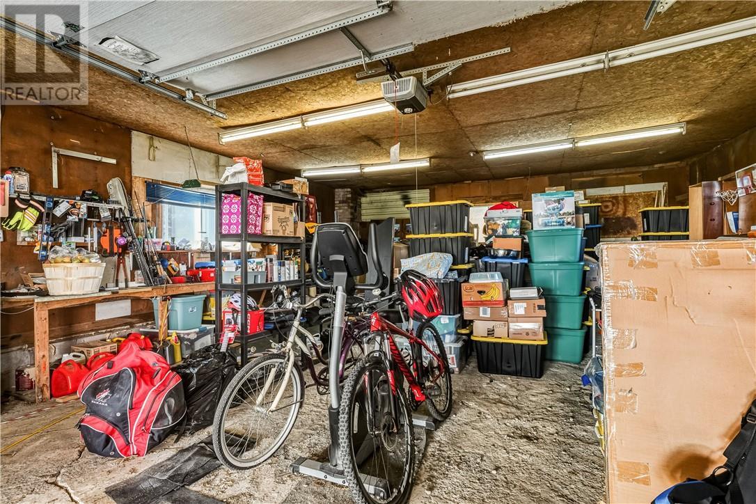 5 Rutland, Warren, ON - Indoor Photo Showing Garage