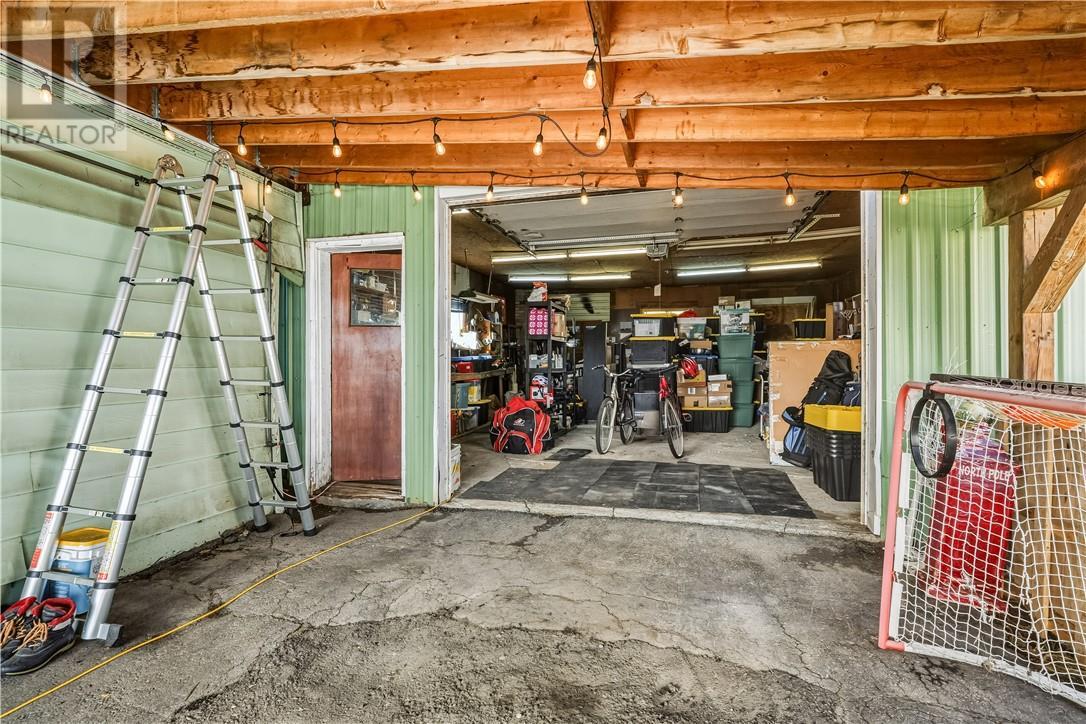 5 Rutland, Warren, ON - Indoor Photo Showing Garage