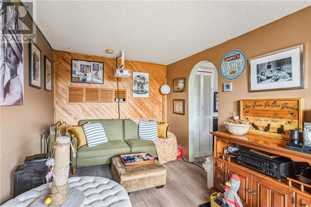 5 Rutland, Warren, ON - Indoor