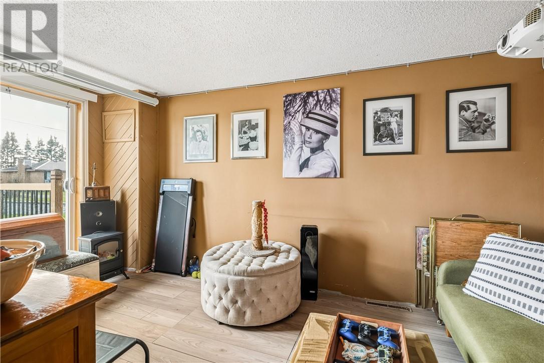 5 Rutland, Warren, ON - Indoor