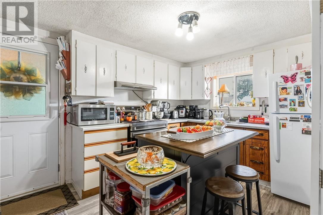 5 Rutland, Warren, ON - Indoor Photo Showing Kitchen