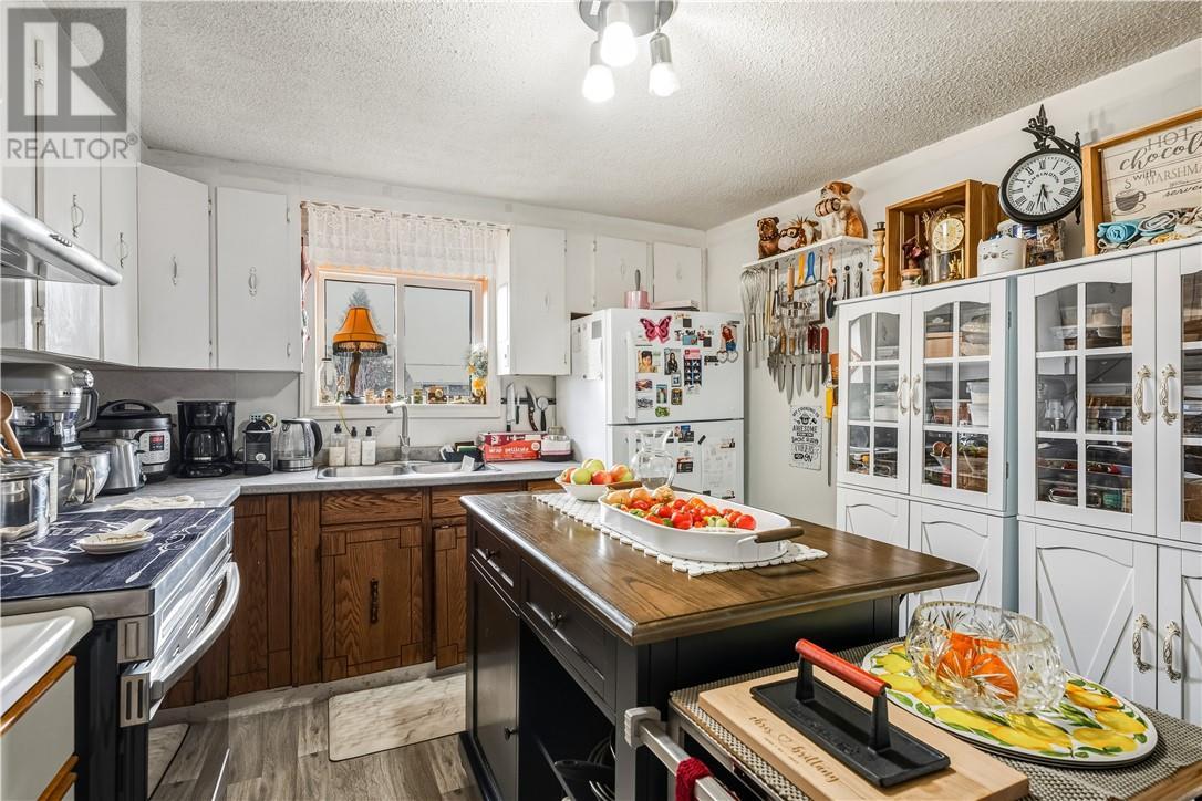 5 Rutland, Warren, ON - Indoor Photo Showing Kitchen With Double Sink