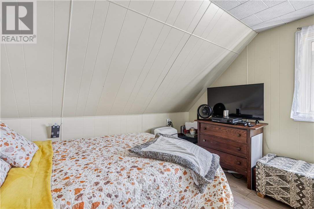 5 Rutland, Warren, ON - Indoor Photo Showing Bedroom