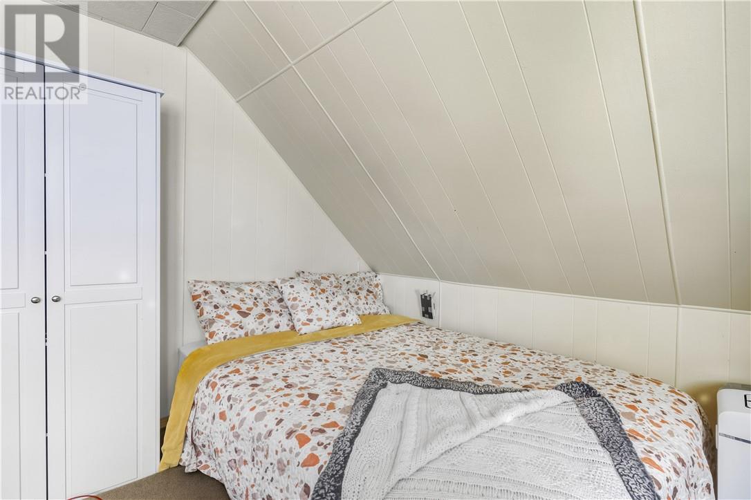 5 Rutland, Warren, ON - Indoor Photo Showing Bedroom