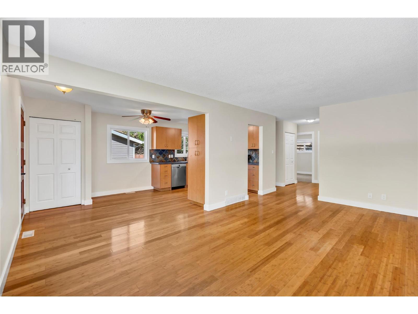 8299 Prairie Valley Road, Summerland, BC - Indoor