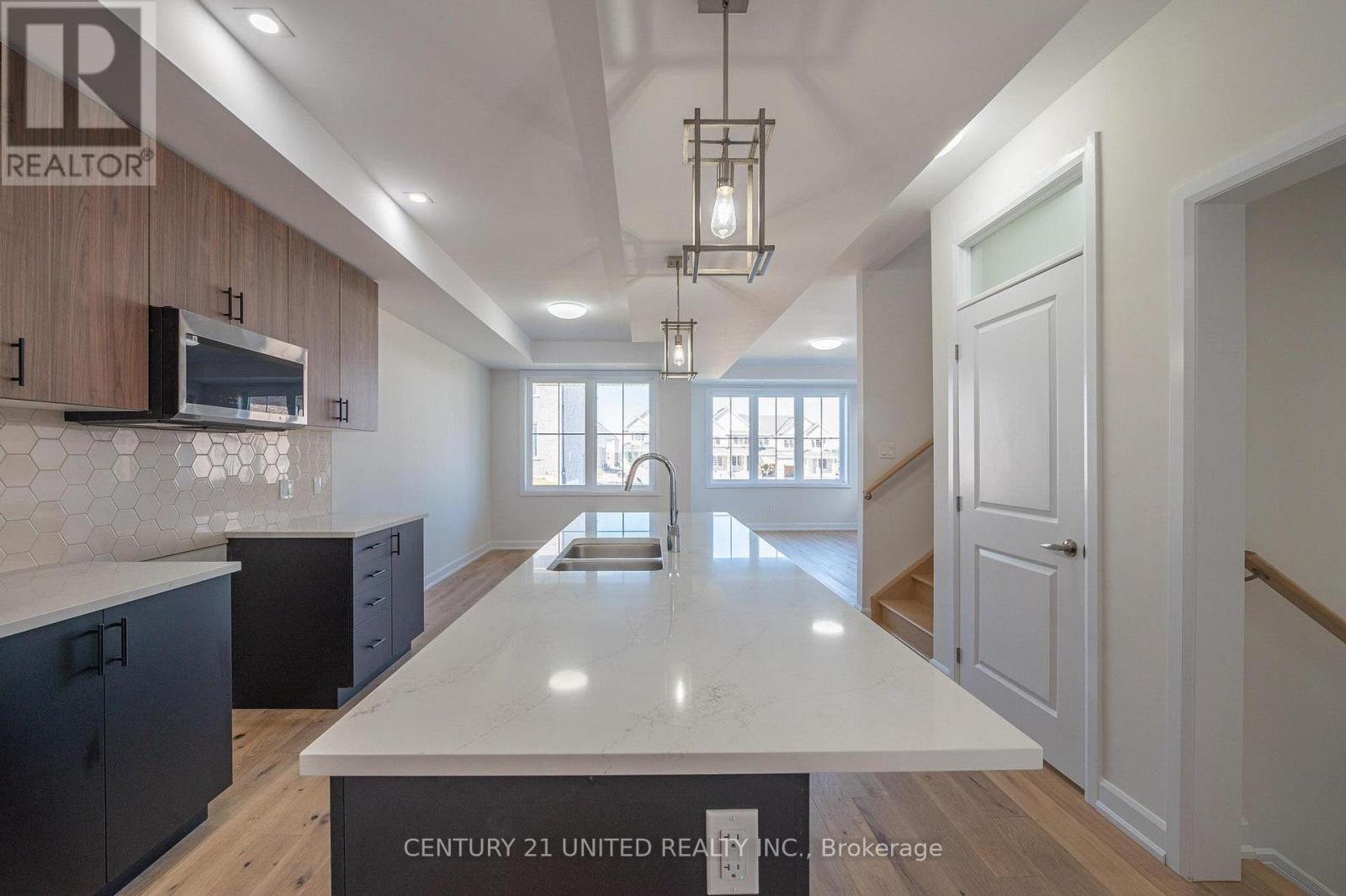 305 Mullighan Gardens, Peterborough (Monaghan Ward 2), ON - Indoor Photo Showing Kitchen With Double Sink