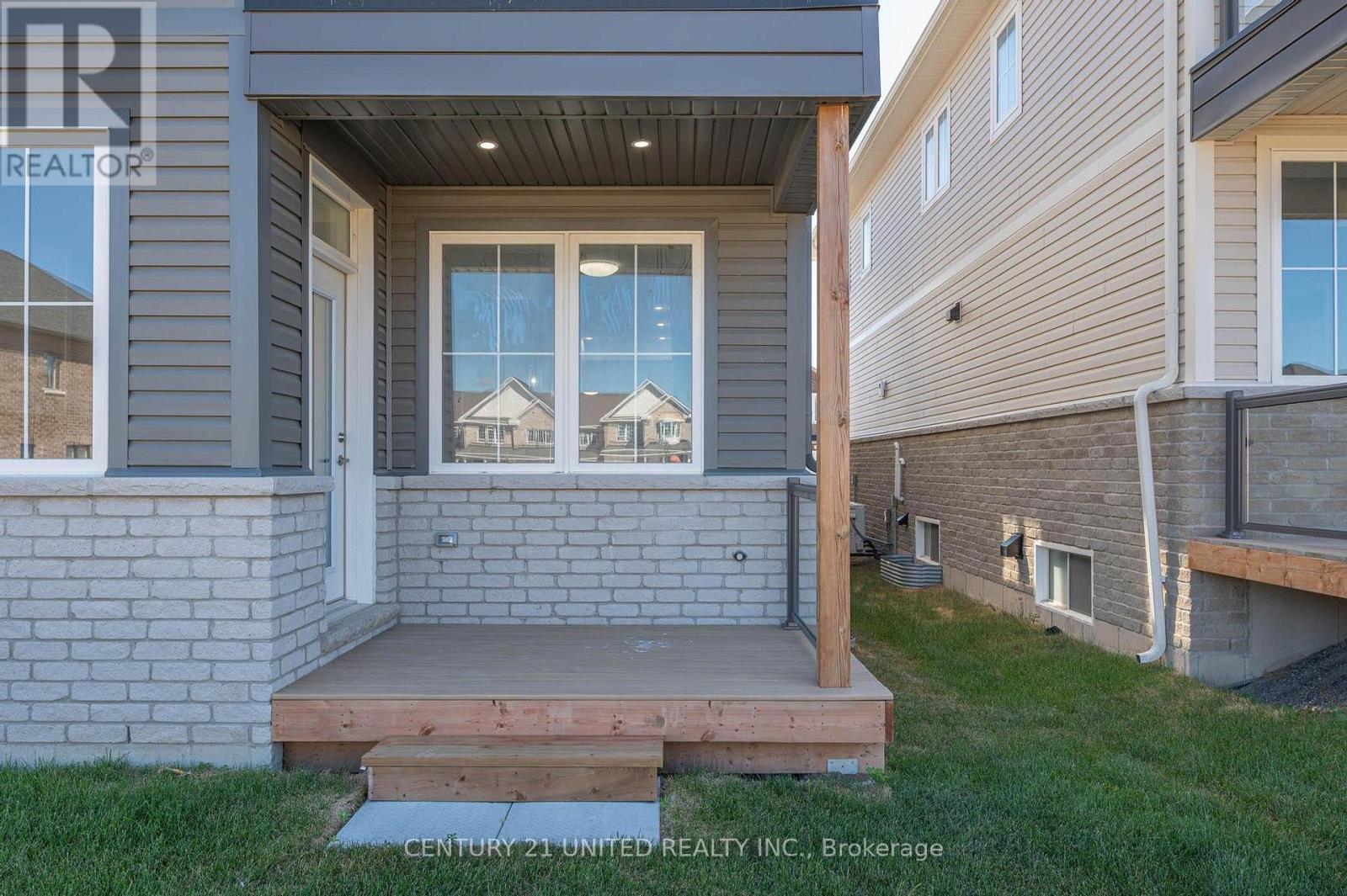 305 Mullighan Gardens, Peterborough (Monaghan Ward 2), ON - Outdoor With Exterior