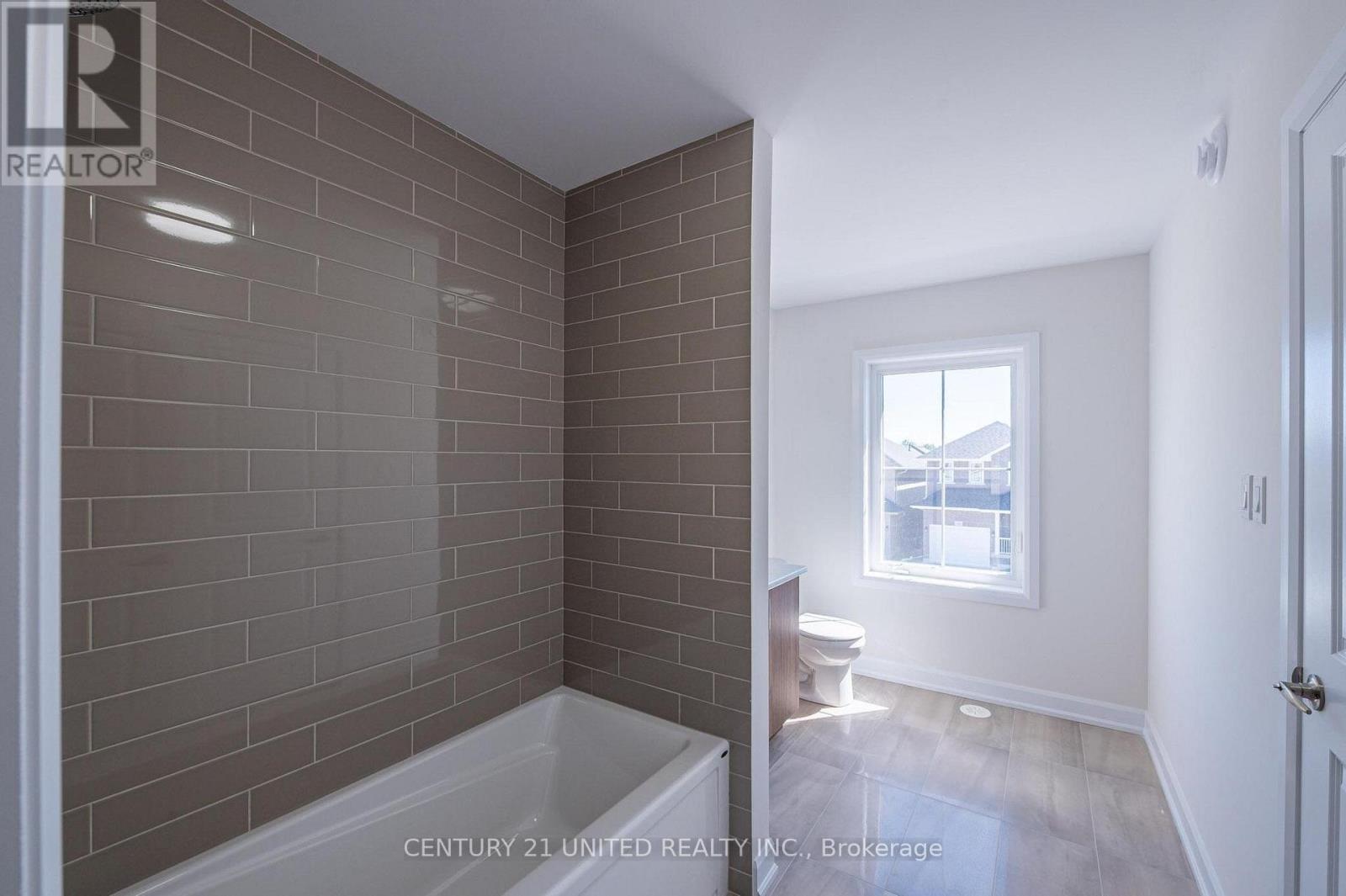 305 Mullighan Gardens, Peterborough (Monaghan Ward 2), ON - Indoor Photo Showing Bathroom