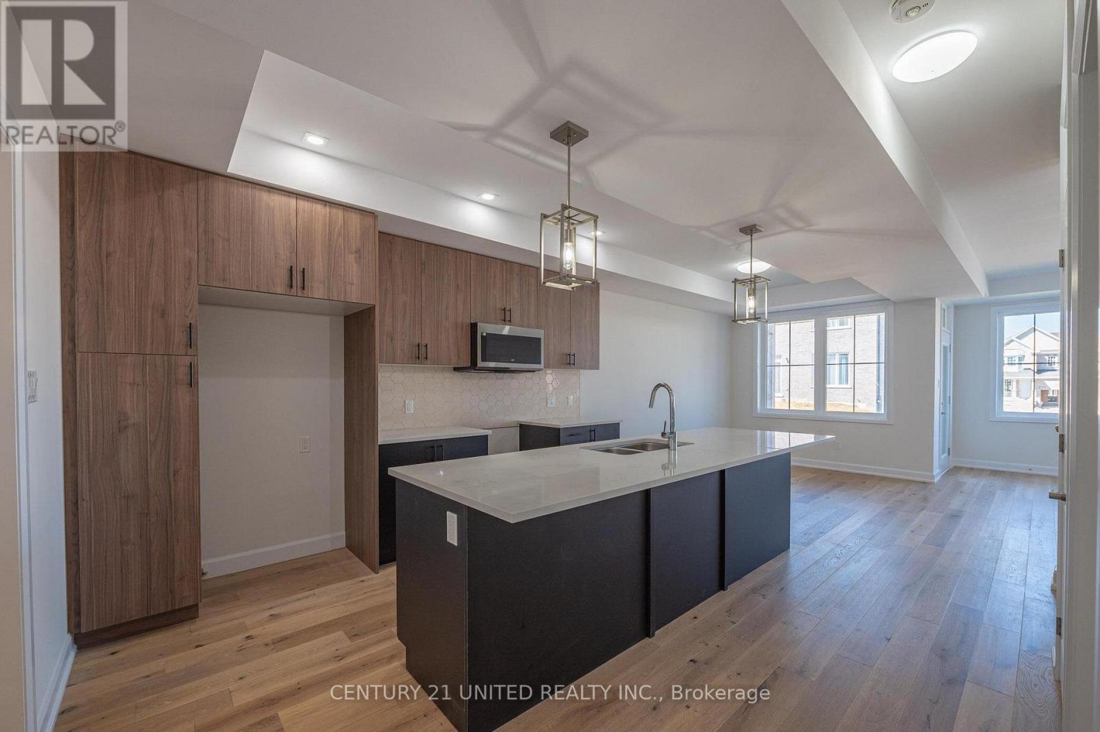 305 Mullighan Gardens, Peterborough (Monaghan Ward 2), ON - Indoor Photo Showing Kitchen With Upgraded Kitchen