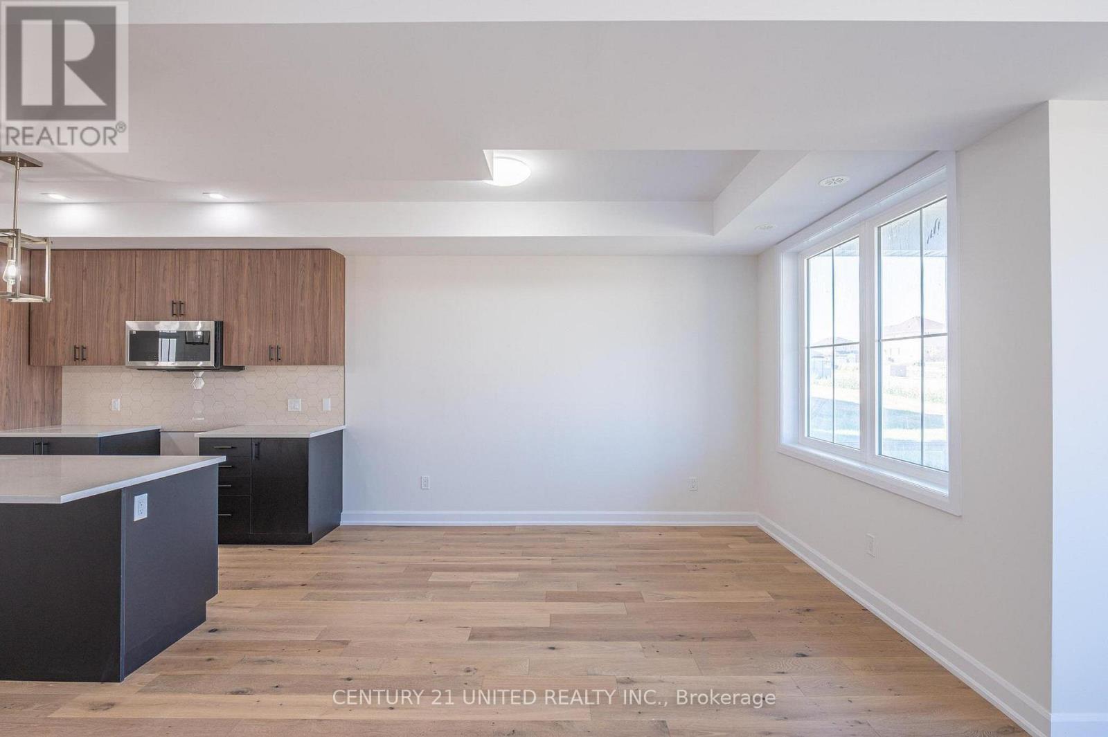 305 Mullighan Gardens, Peterborough (Monaghan Ward 2), ON - Indoor Photo Showing Kitchen