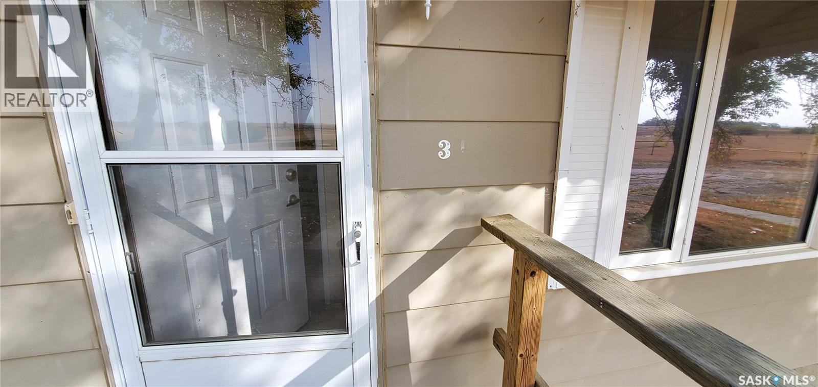 1809 Progress Avenue, Vanguard, SK - With Exterior