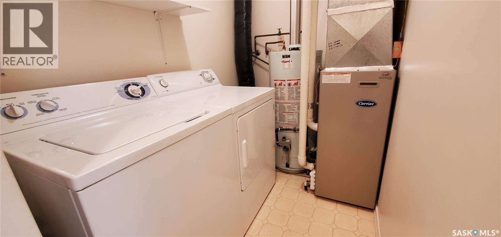 1809 Progress Avenue, Vanguard, SK - Indoor Photo Showing Laundry Room