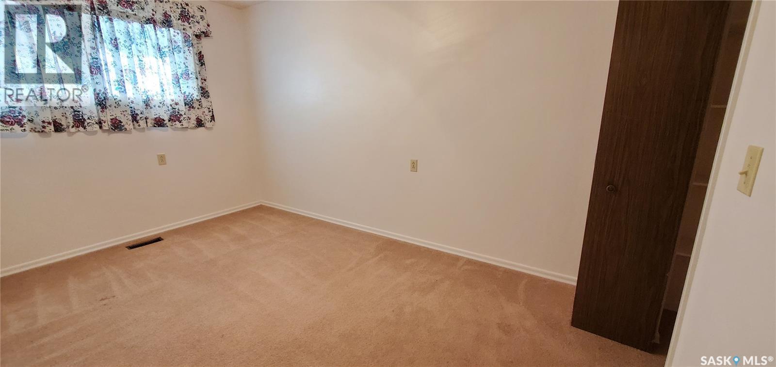 1809 Progress Avenue, Vanguard, SK - Indoor Photo Showing Other Room