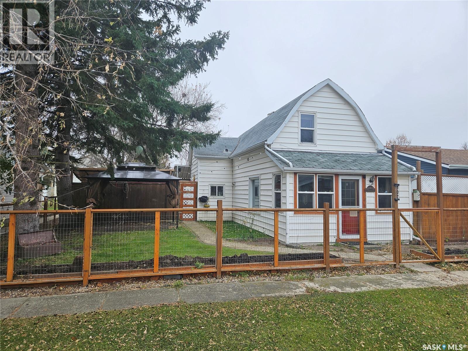107 Carlyle Street, Arcola, SK - Outdoor