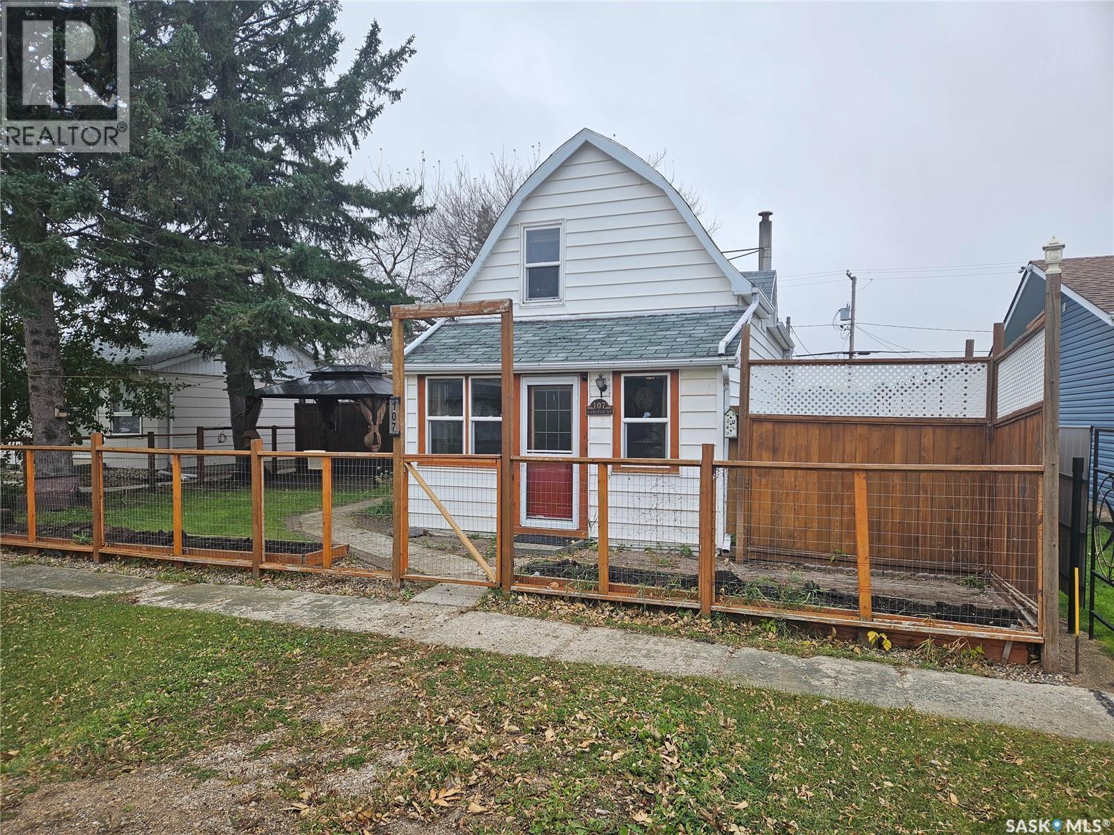 107 Carlyle Street, Arcola, SK - Outdoor