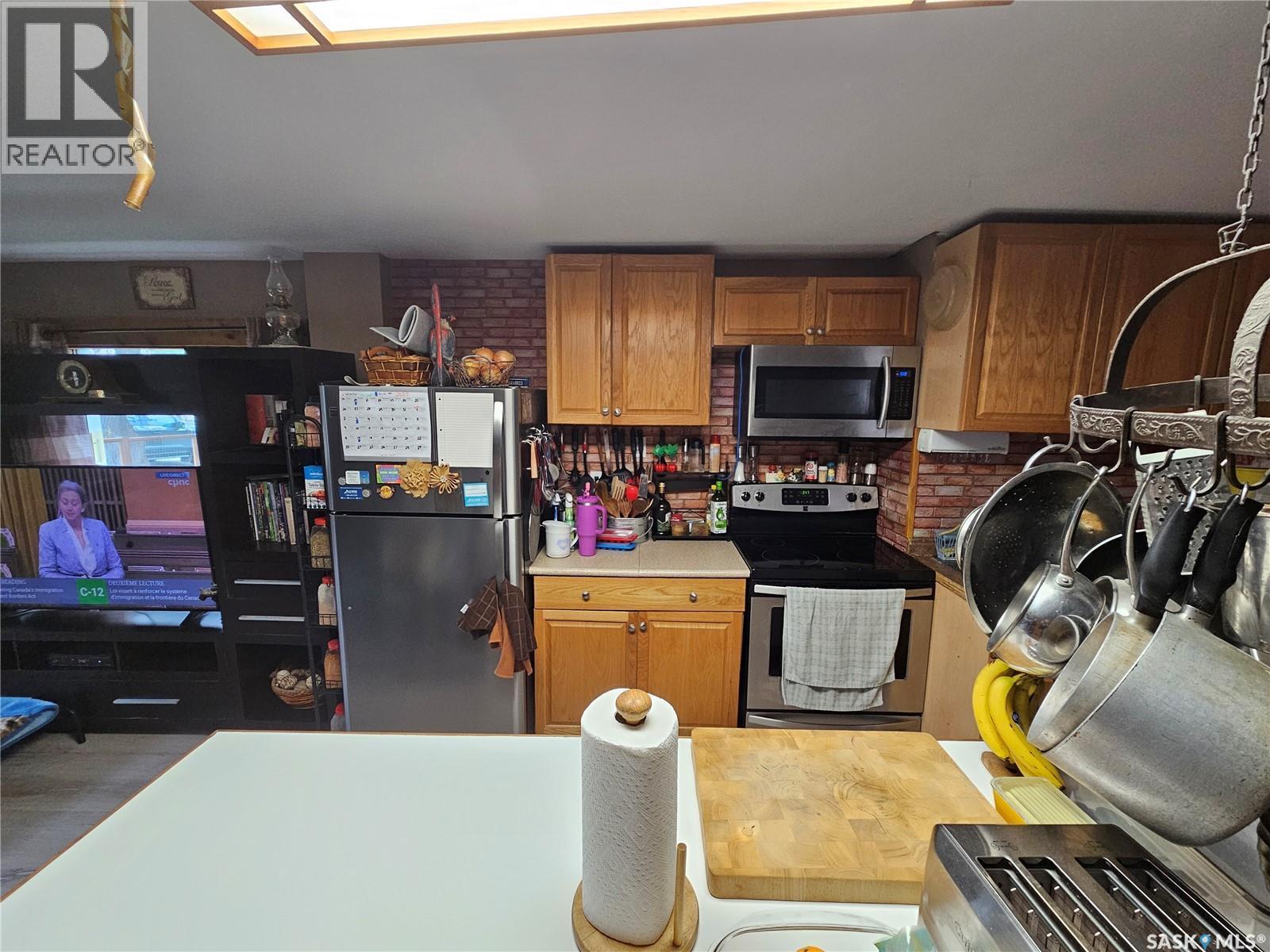 107 Carlyle Street, Arcola, SK - Indoor Photo Showing Kitchen