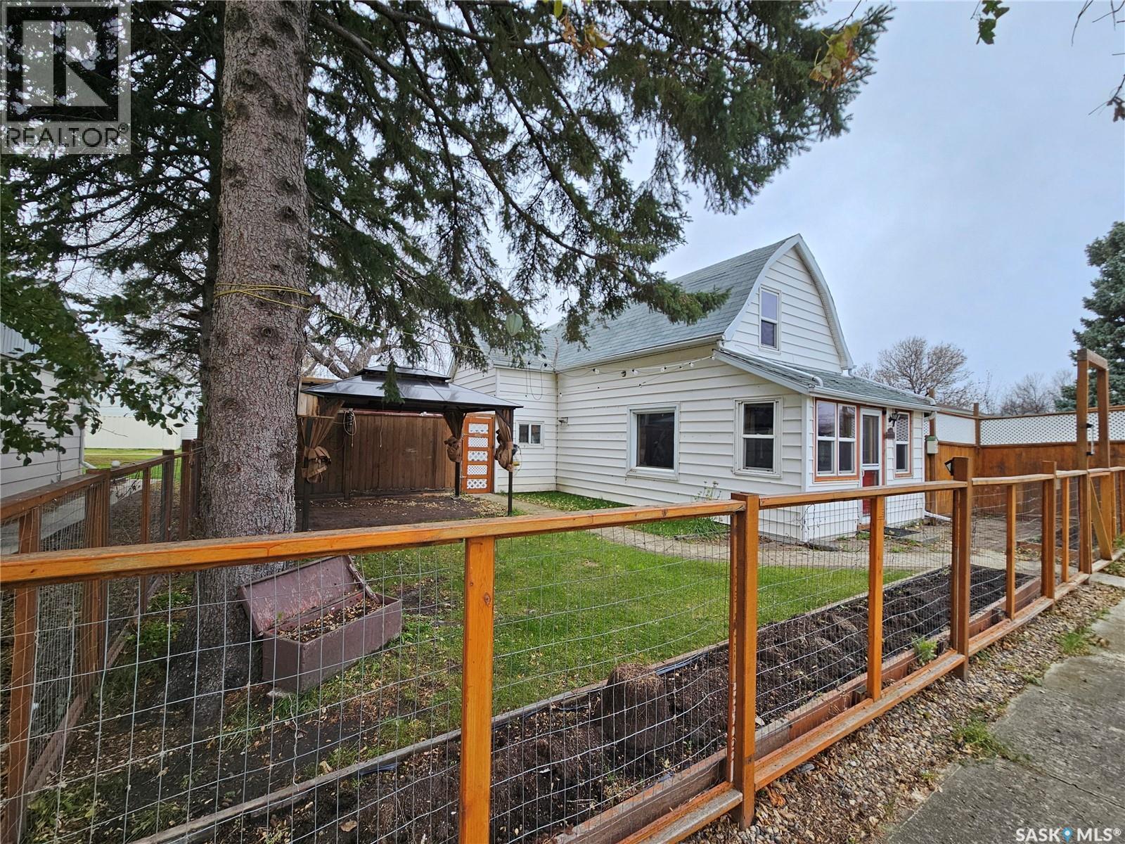 107 Carlyle Street, Arcola, SK - Outdoor