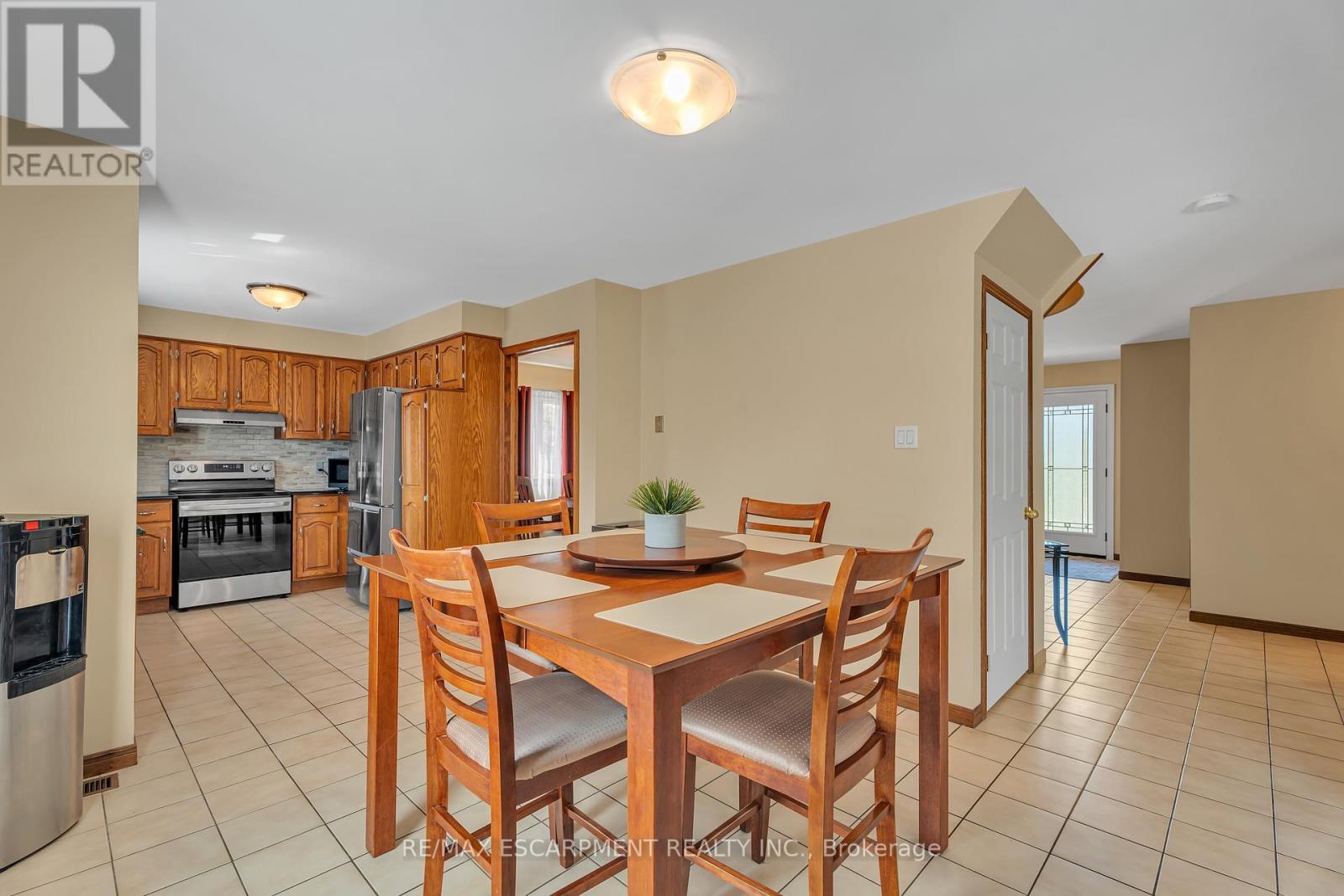 2 Vinehill Drive, Hamilton, ON - Indoor Photo Showing Other Room