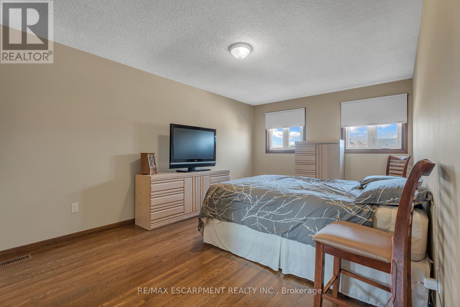 2 Vinehill Drive, Hamilton, ON - Indoor Photo Showing Bedroom