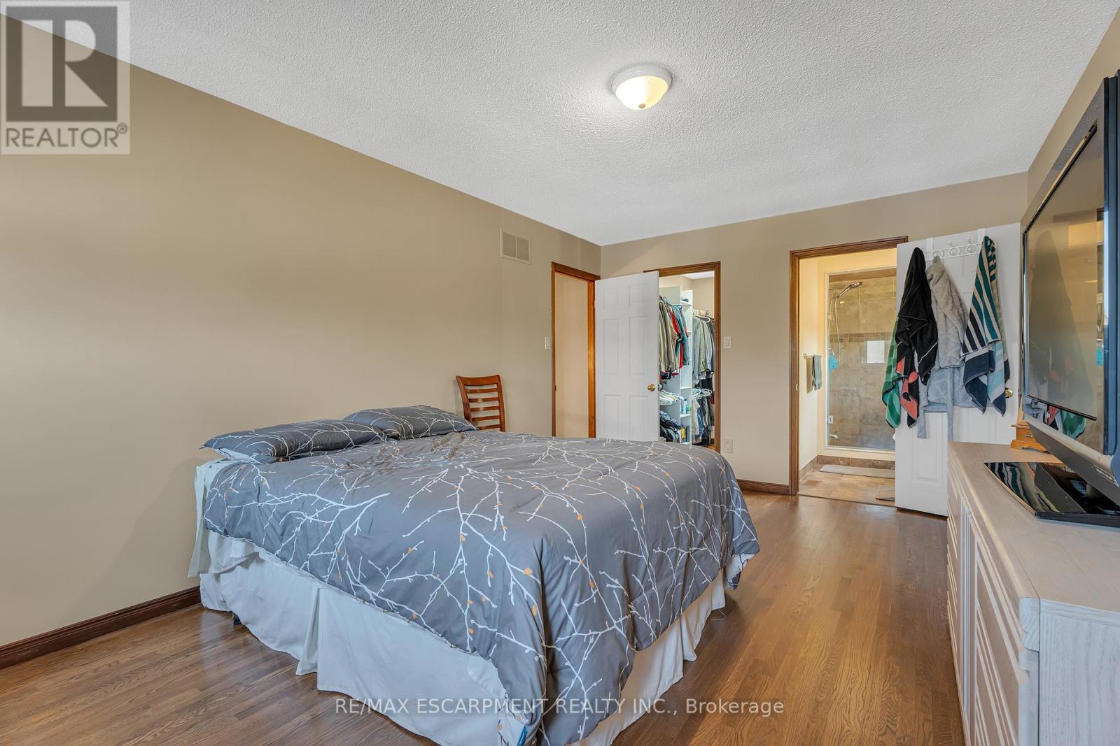 2 Vinehill Drive, Hamilton, ON - Indoor Photo Showing Bedroom