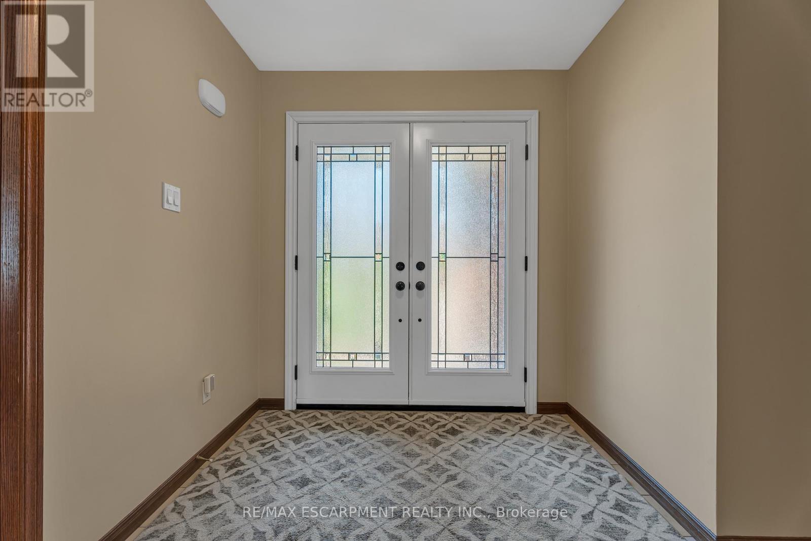 2 Vinehill Drive, Hamilton, ON - Indoor Photo Showing Other Room