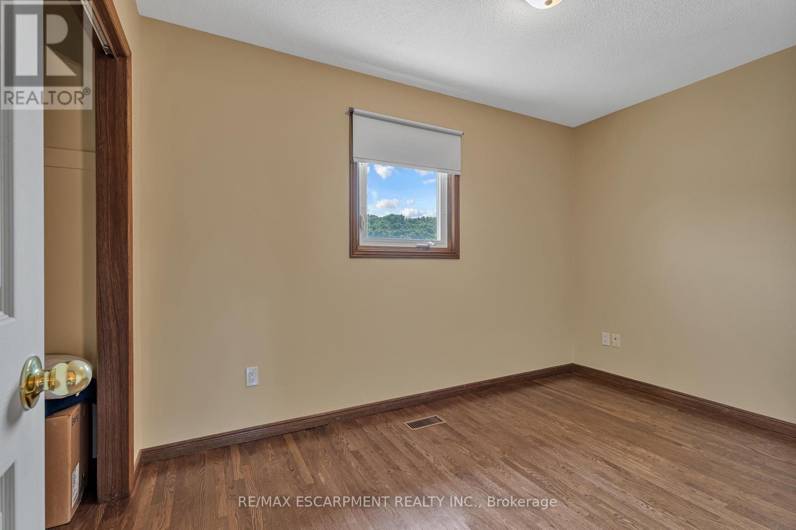 2 Vinehill Drive, Hamilton, ON - Indoor Photo Showing Other Room
