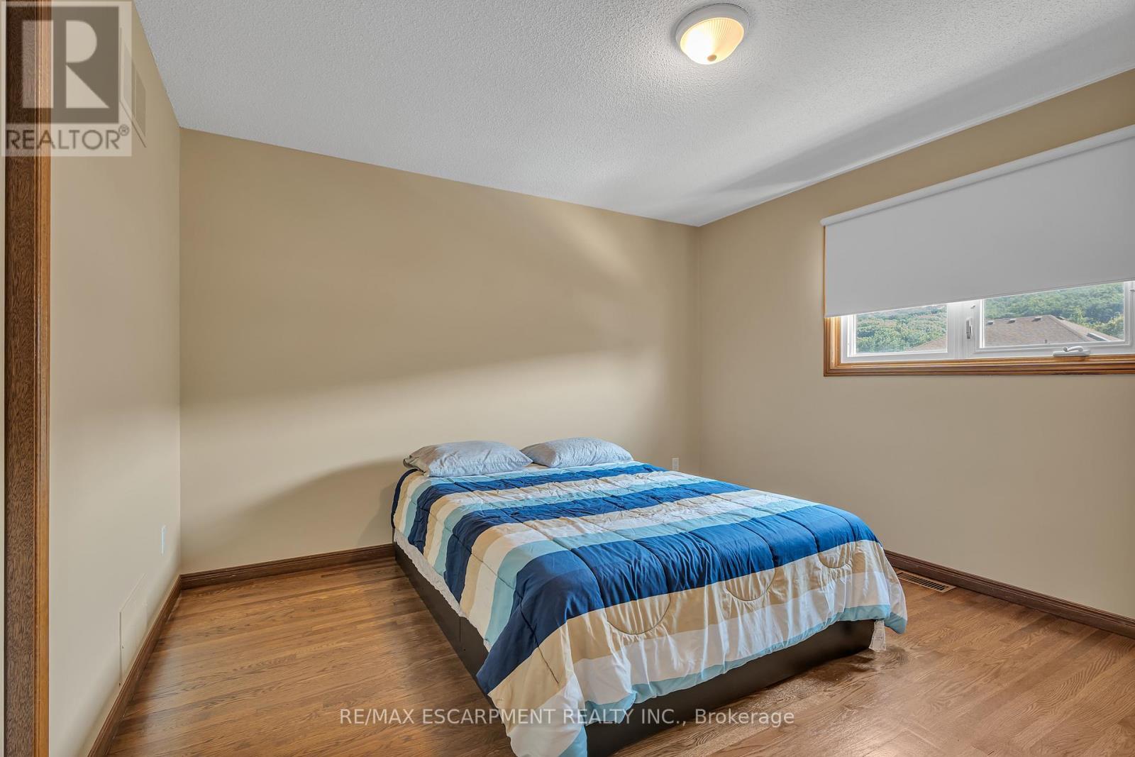 2 Vinehill Drive, Hamilton, ON - Indoor Photo Showing Bedroom