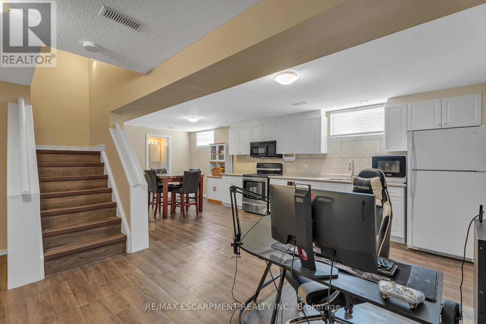 2 Vinehill Drive, Hamilton, ON - Indoor