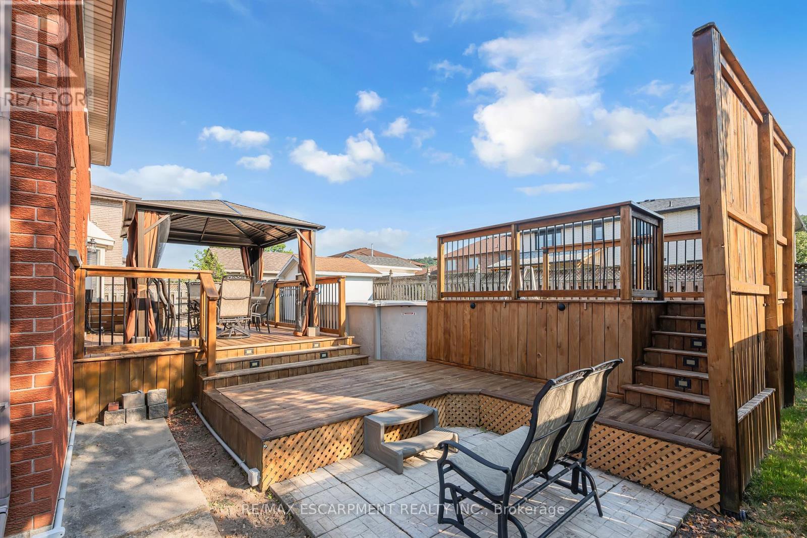 2 Vinehill Drive, Hamilton, ON - Outdoor With Deck Patio Veranda With Exterior