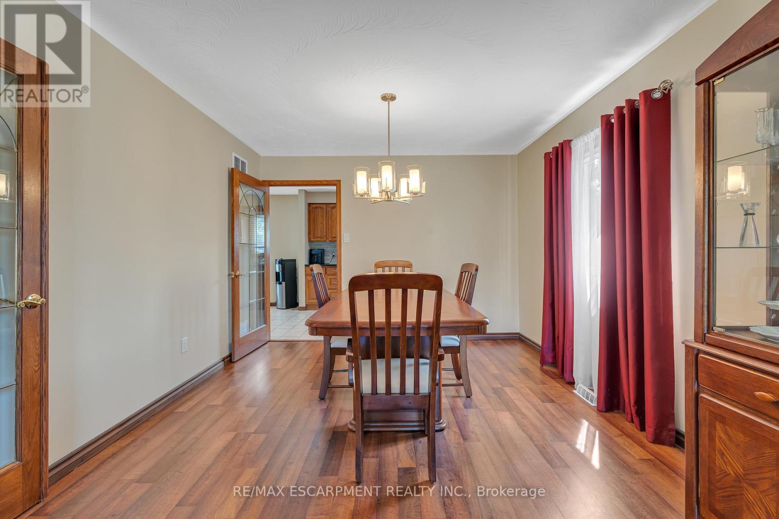 2 Vinehill Drive, Hamilton, ON - Indoor Photo Showing Dining Room