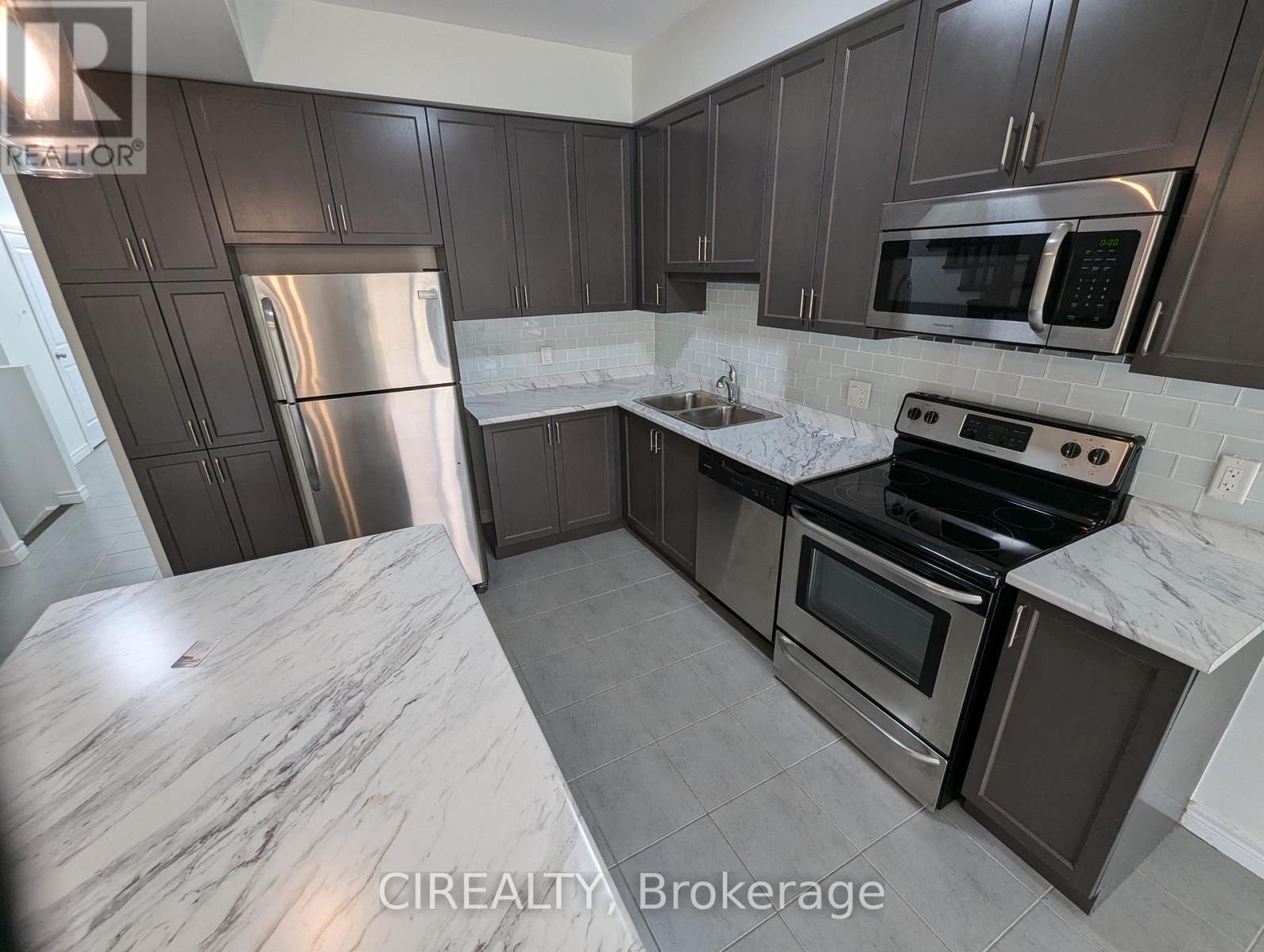 34 Kingsborough Drive, Hamilton, ON - Indoor Photo Showing Kitchen With Double Sink