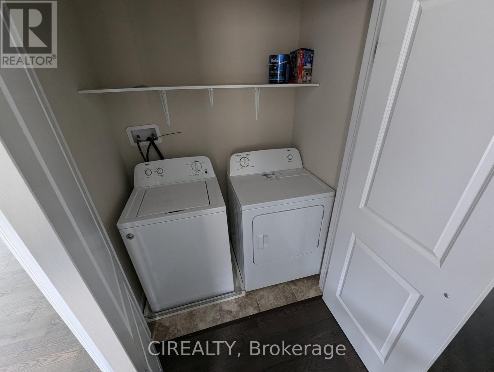 34 Kingsborough Drive, Hamilton, ON - Indoor Photo Showing Laundry Room