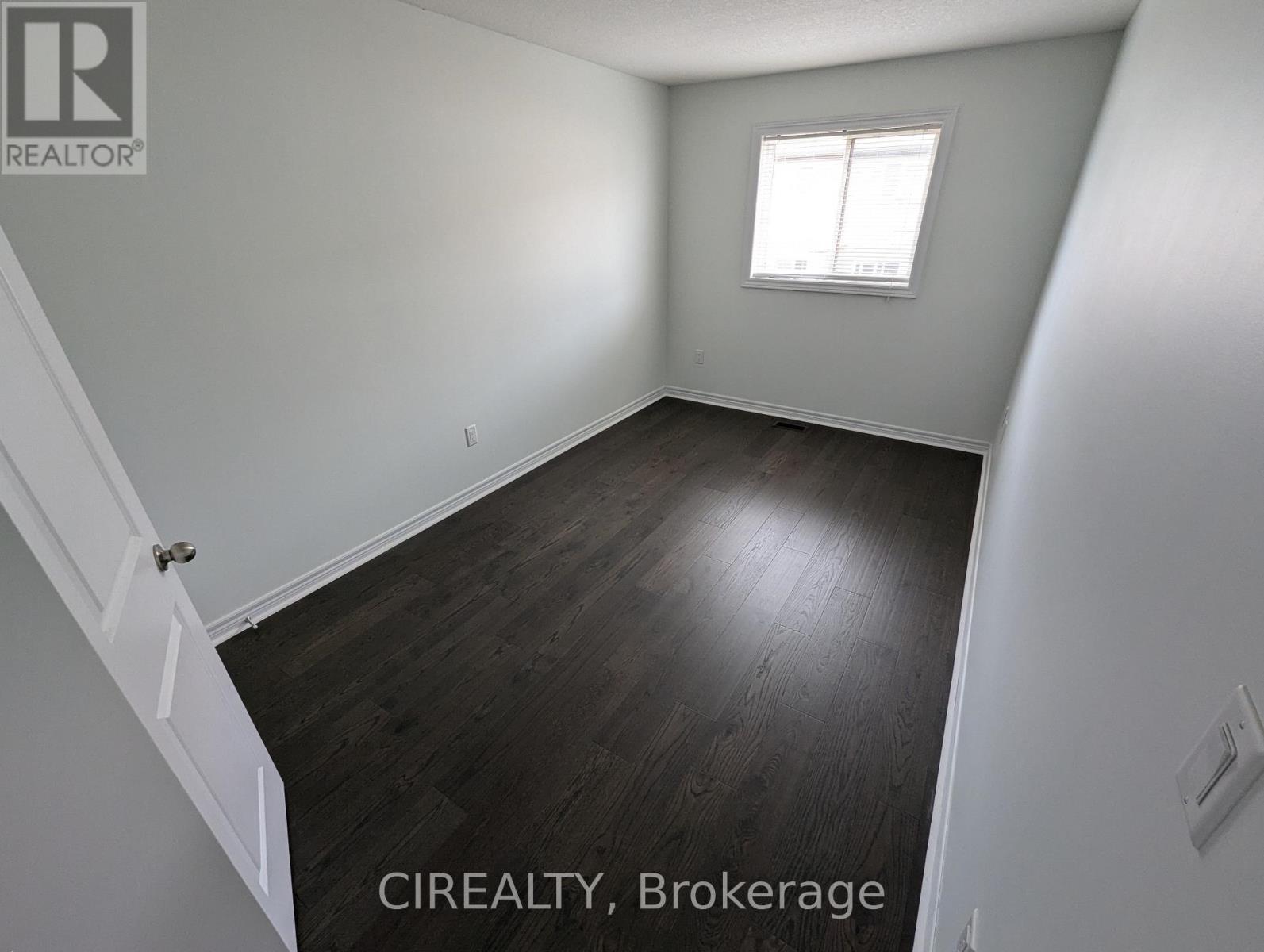 34 Kingsborough Drive, Hamilton, ON - Indoor Photo Showing Other Room