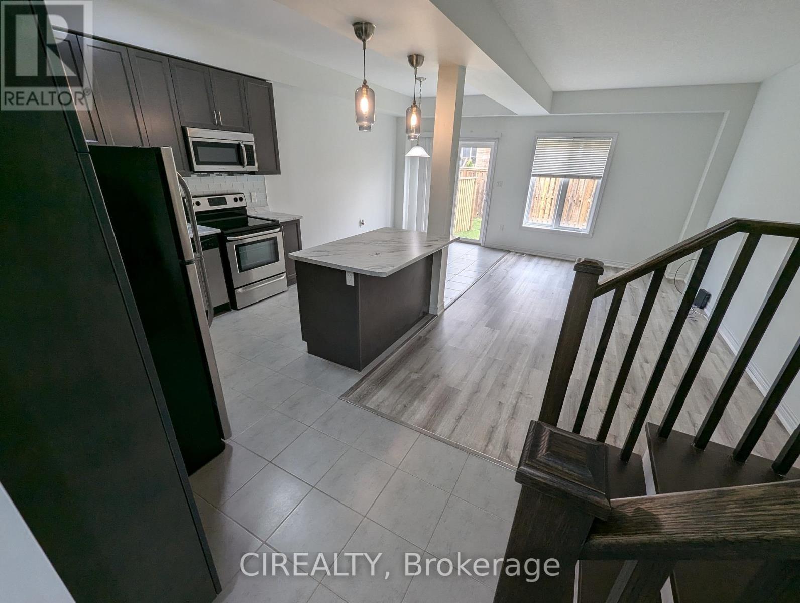 34 Kingsborough Drive, Hamilton, ON - Indoor Photo Showing Other Room