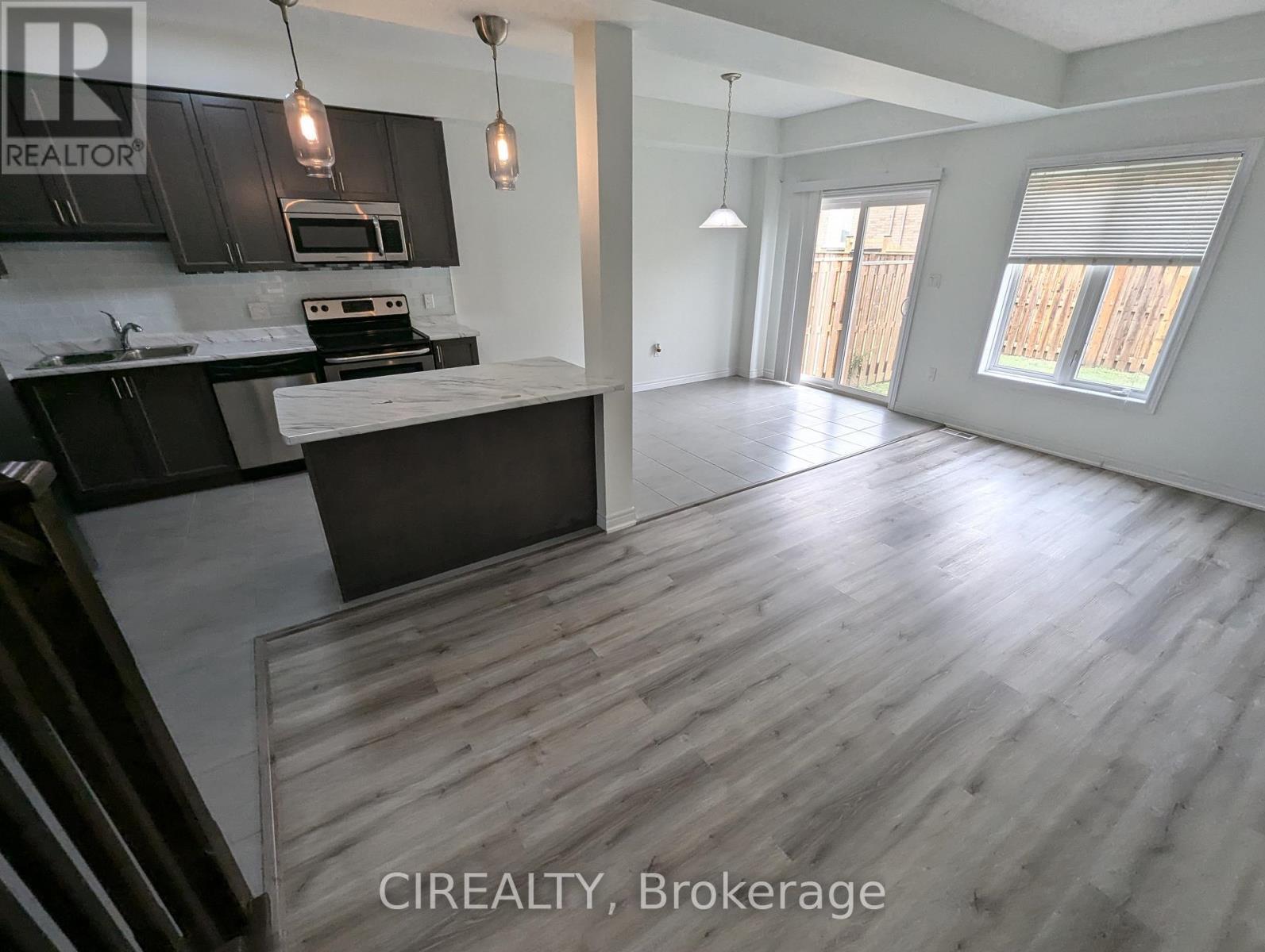 34 Kingsborough Drive, Hamilton, ON - Indoor Photo Showing Kitchen With Double Sink