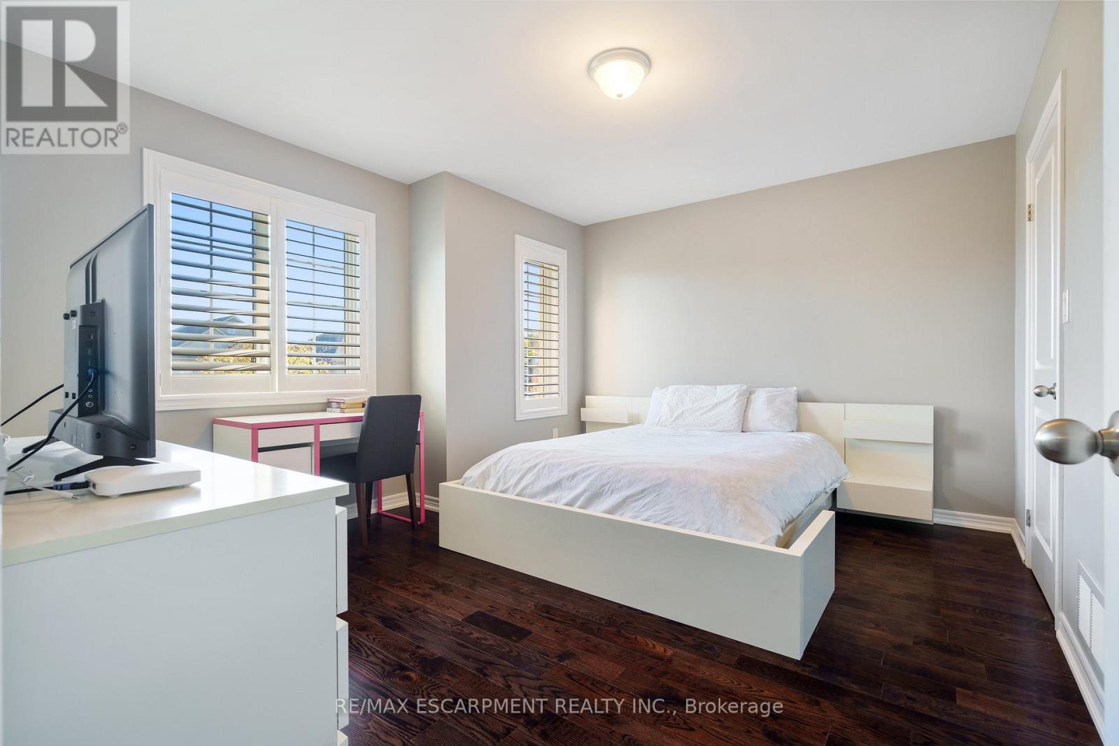 333 Valridge Drive, Hamilton, ON - Indoor Photo Showing Bedroom
