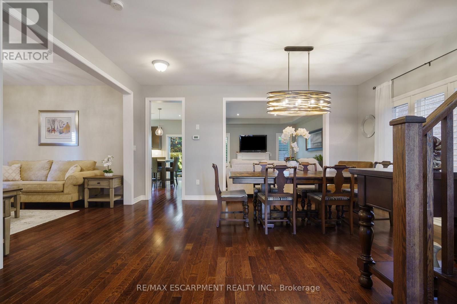 333 Valridge Drive, Hamilton, ON - Indoor Photo Showing Dining Room