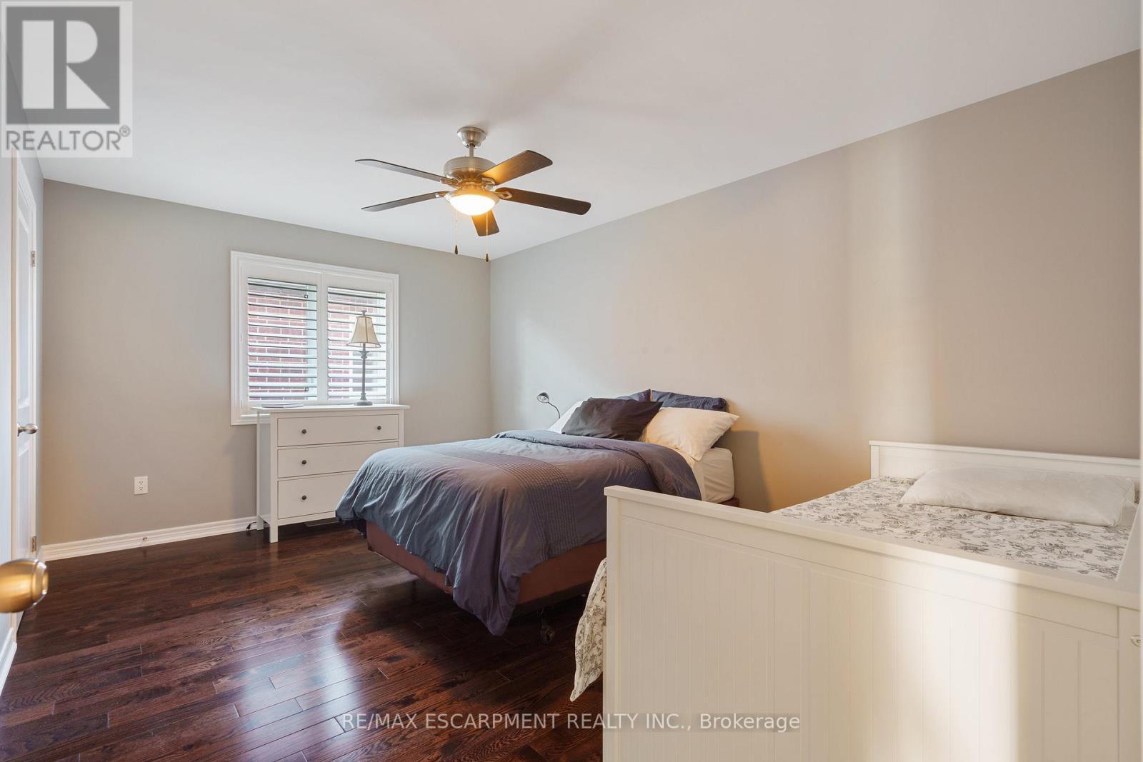 333 Valridge Drive, Hamilton, ON - Indoor Photo Showing Bedroom