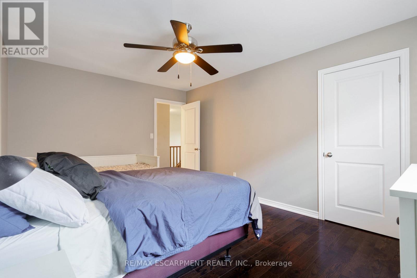 333 Valridge Drive, Hamilton, ON - Indoor Photo Showing Bedroom