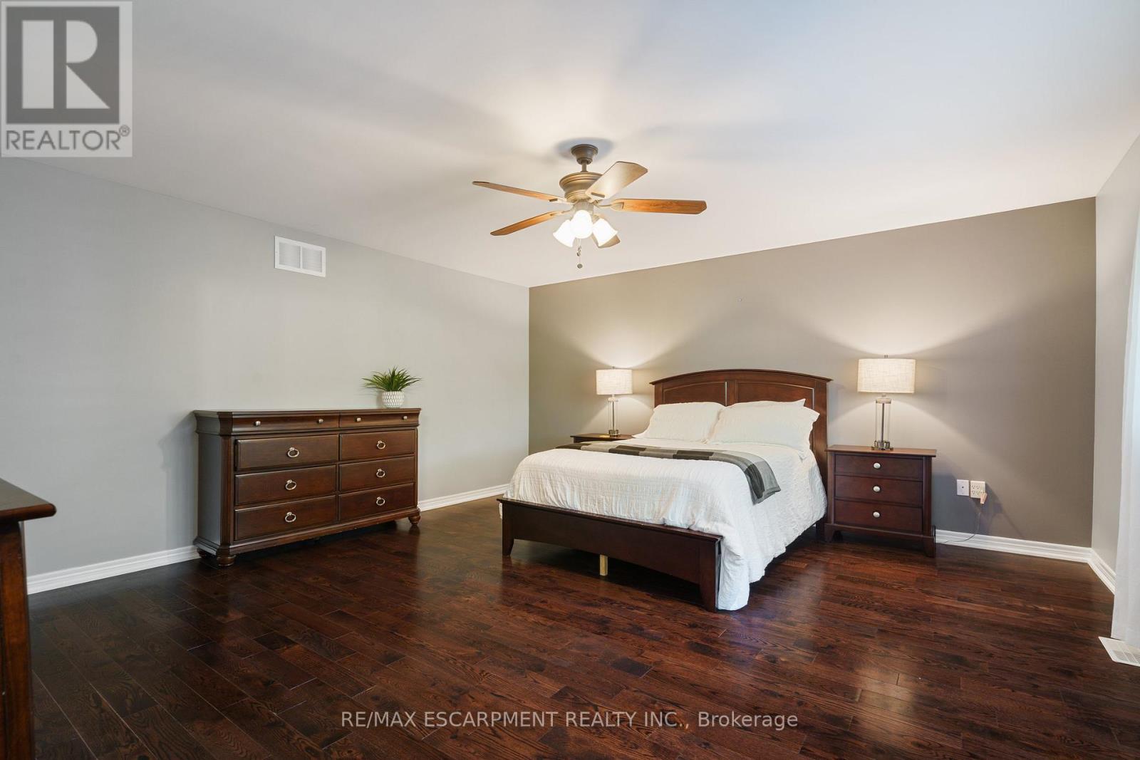 333 Valridge Drive, Hamilton, ON - Indoor Photo Showing Bedroom