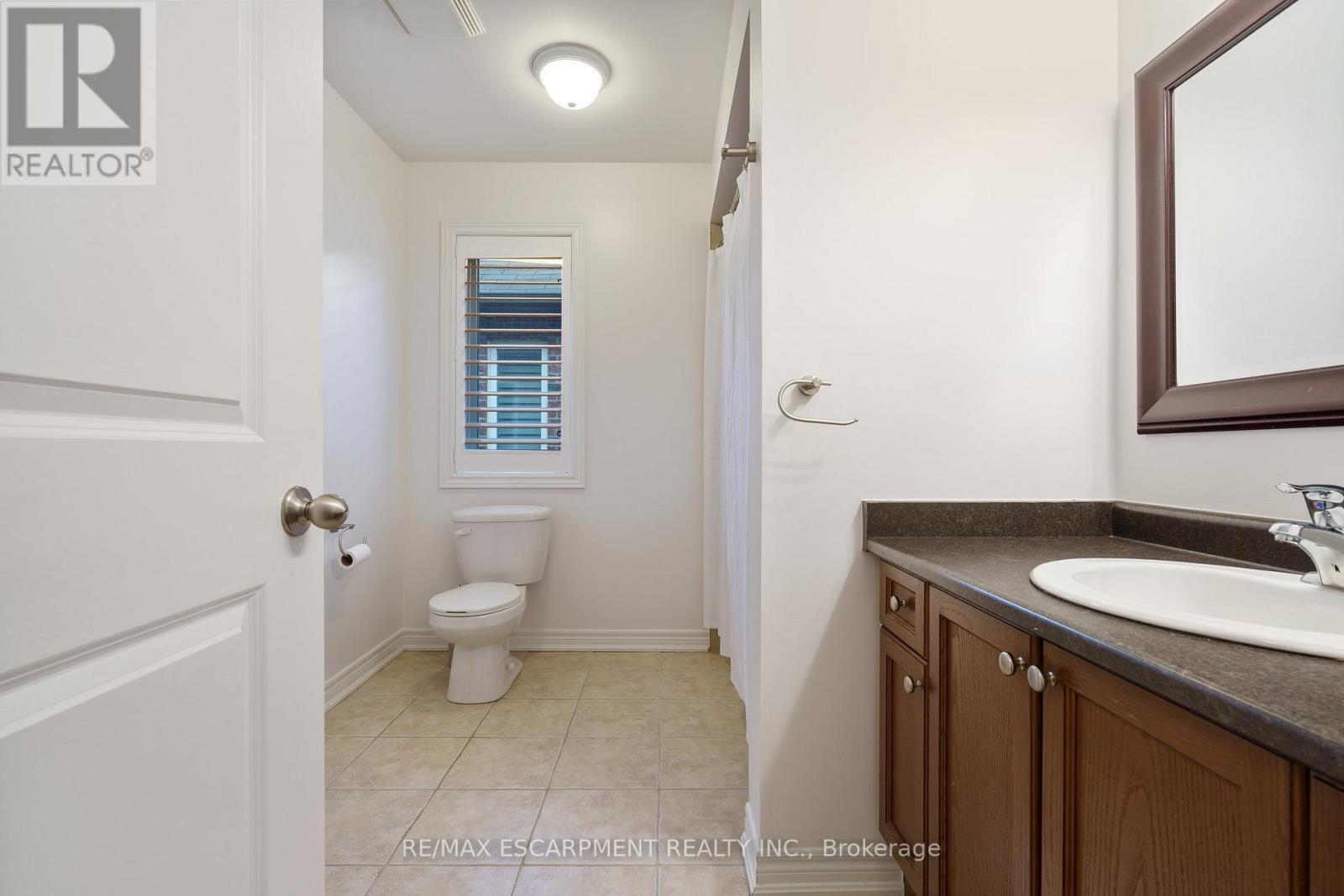 333 Valridge Drive, Hamilton, ON - Indoor Photo Showing Bathroom
