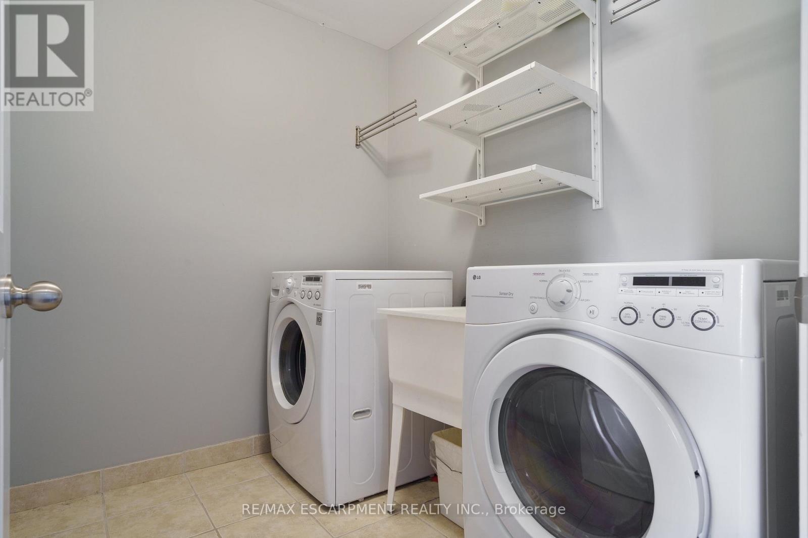 333 Valridge Drive, Hamilton, ON - Indoor Photo Showing Laundry Room