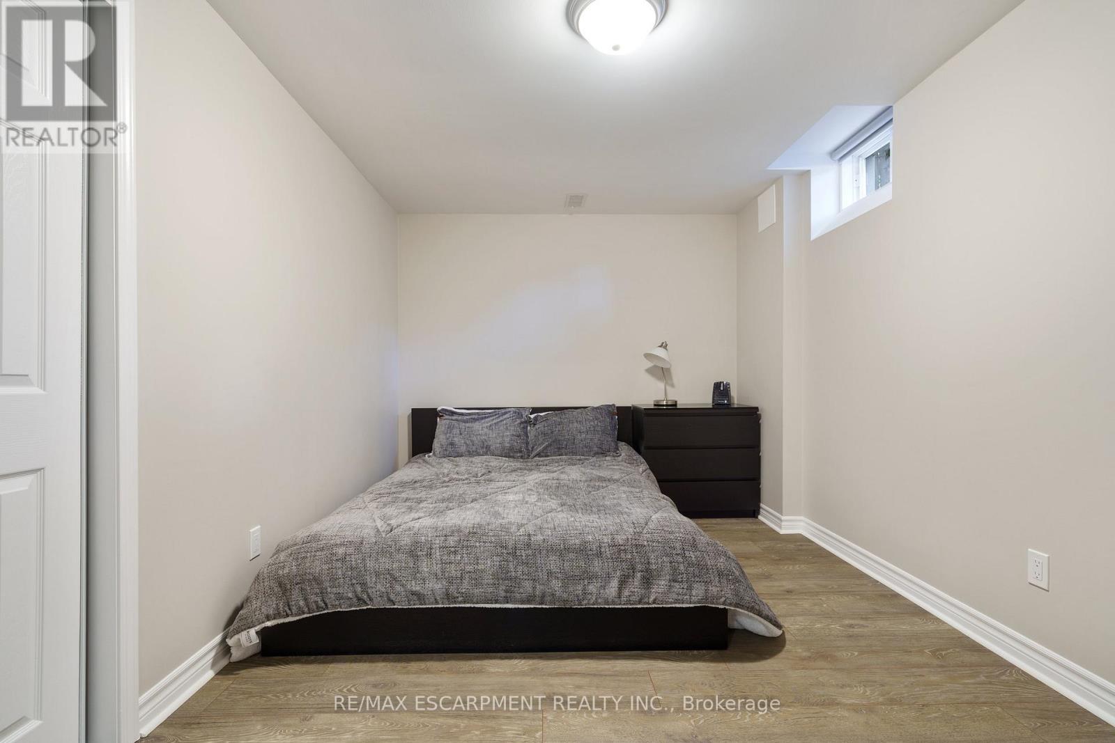 333 Valridge Drive, Hamilton, ON - Indoor Photo Showing Bedroom