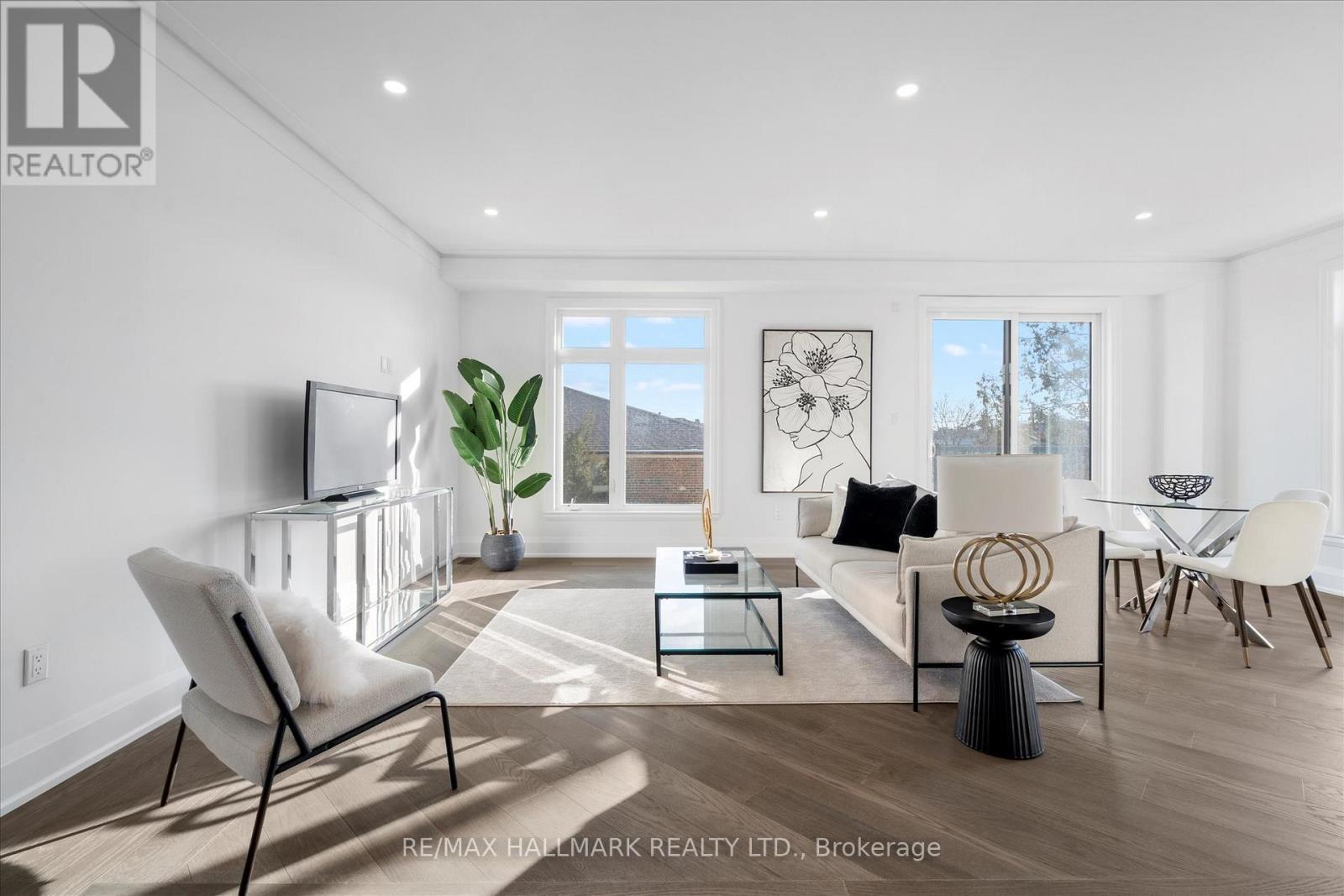 1B - 27 Antonio Court, Toronto, ON - Indoor Photo Showing Living Room