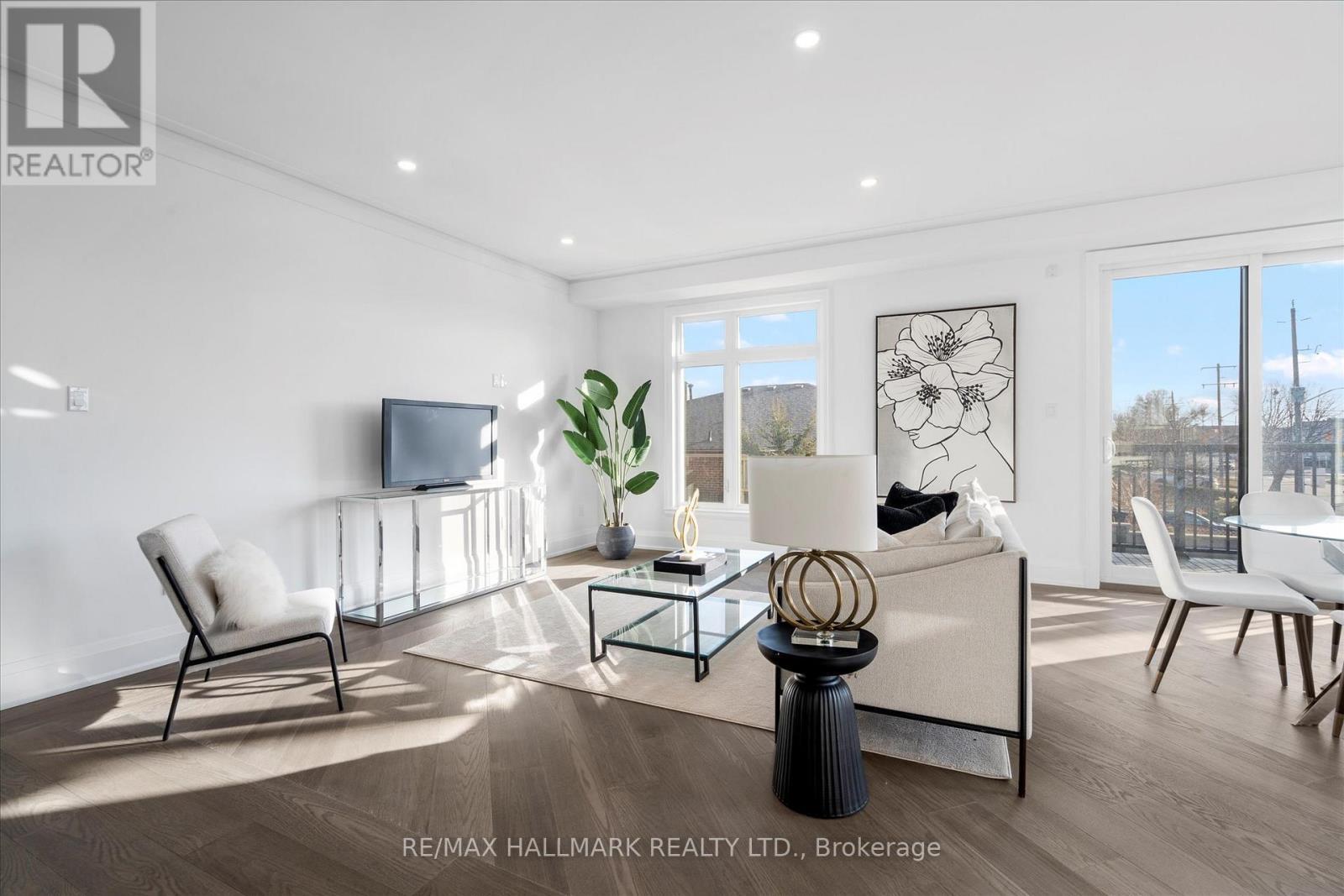 1B - 27 Antonio Court, Toronto, ON - Indoor Photo Showing Living Room
