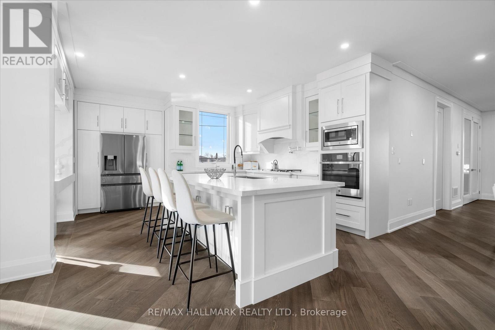1B - 27 Antonio Court, Toronto, ON - Indoor Photo Showing Kitchen With Upgraded Kitchen