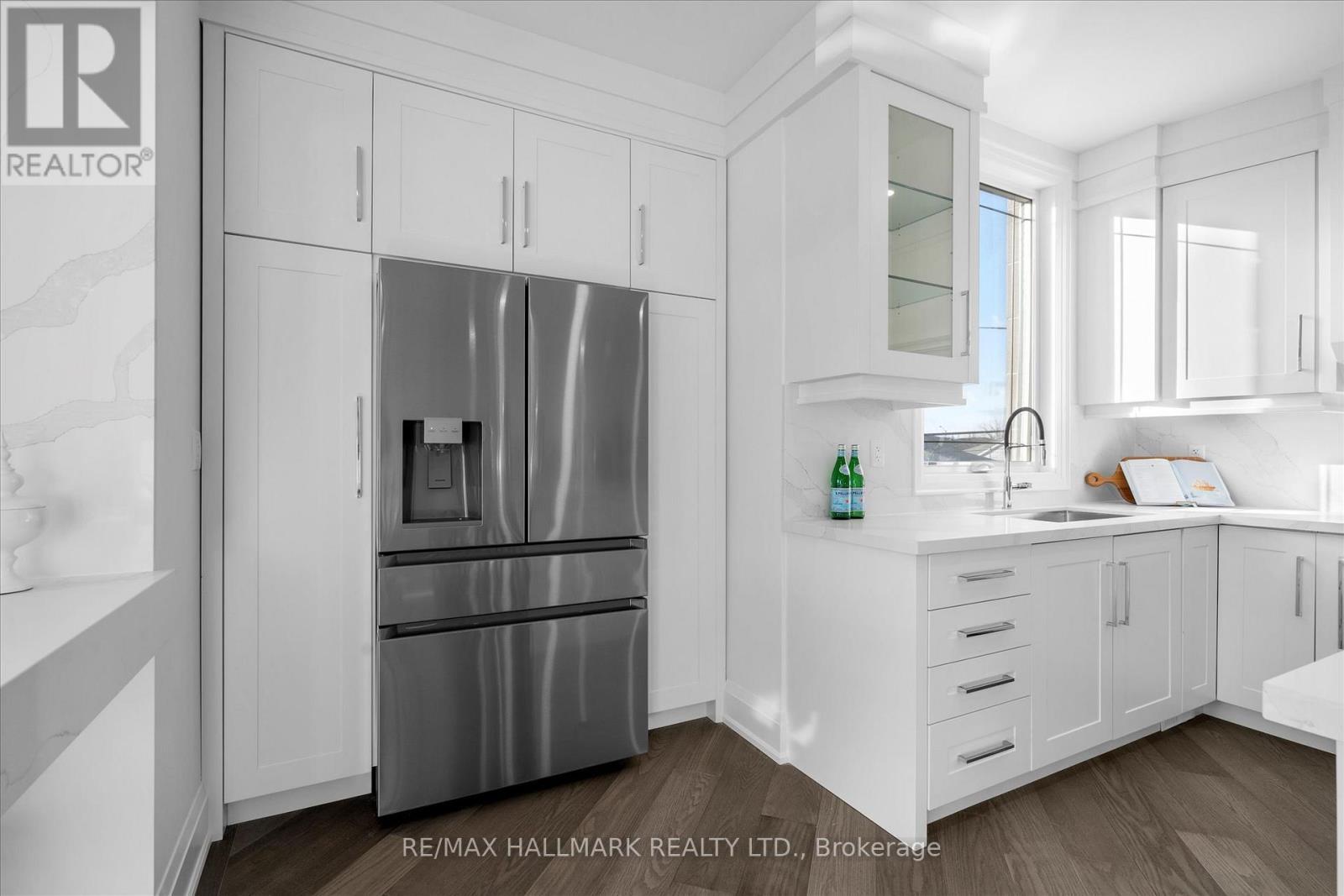 1B - 27 Antonio Court, Toronto, ON - Indoor Photo Showing Kitchen